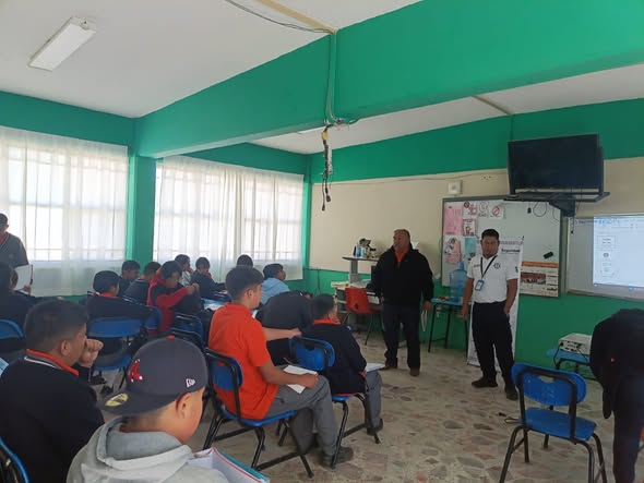 Acompañados del profesor Santos Vázquez Ramírez, d (#333)