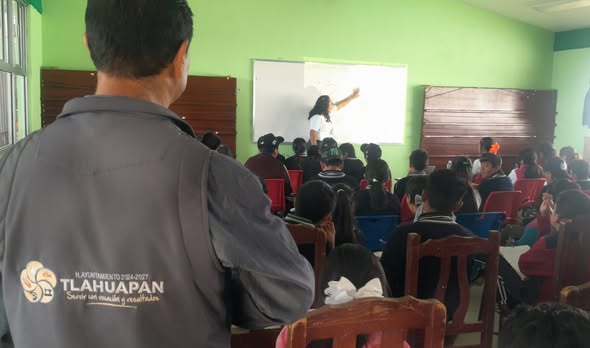 En la Escuela Primaria Domingo Arenas se llevó a c (#77)